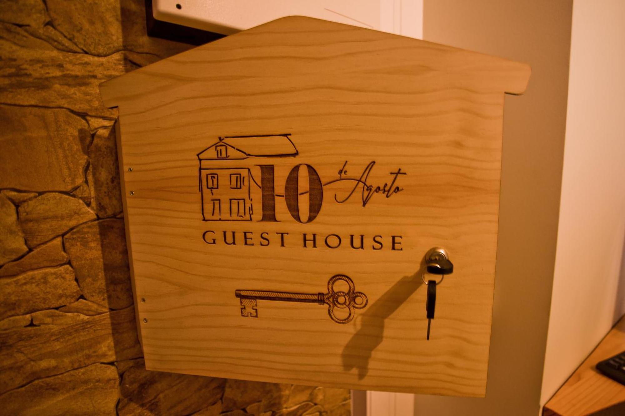 Guest House 10 De Agosto Фигейра-да-Фош Экстерьер фото