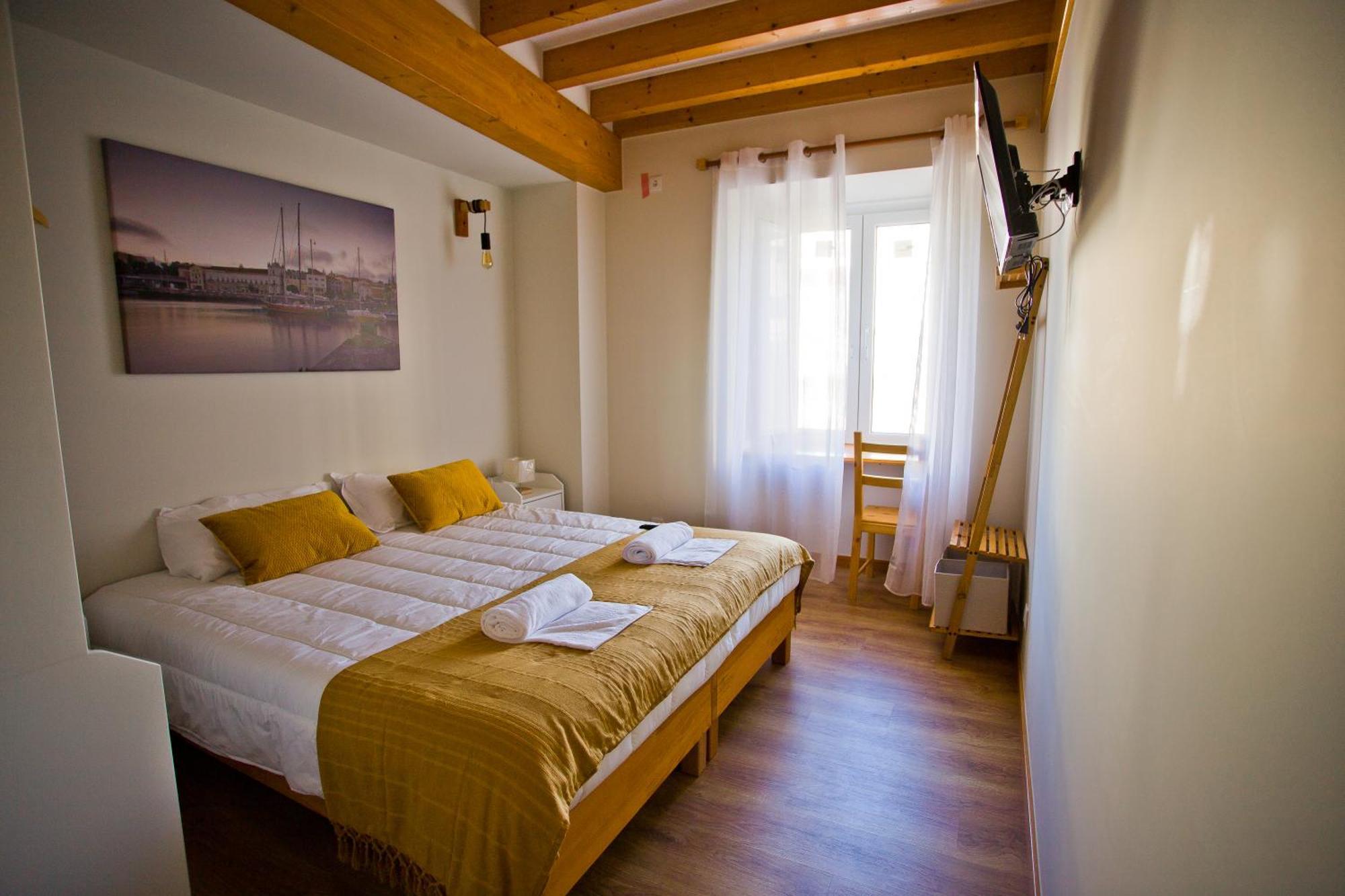Guest House 10 De Agosto Фигейра-да-Фош Экстерьер фото