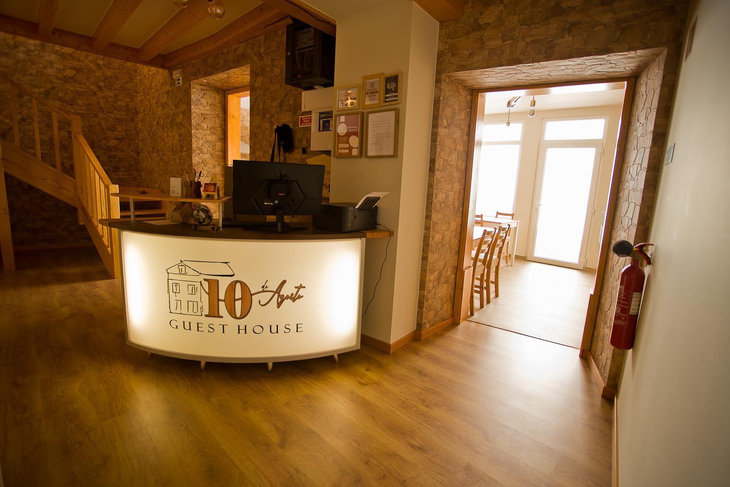 Guest House 10 De Agosto Фигейра-да-Фош Экстерьер фото