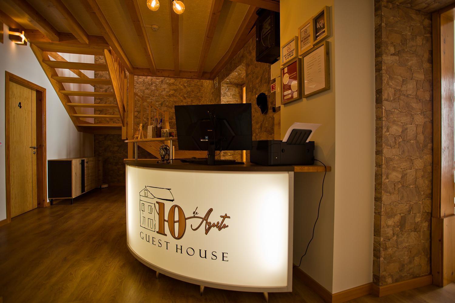 Guest House 10 De Agosto Фигейра-да-Фош Экстерьер фото
